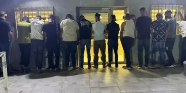 اعتقال 24 مشتبهًا عقب شجار جماعي عنيف في رهط وإصابة شرطيين خلال المواجهات
