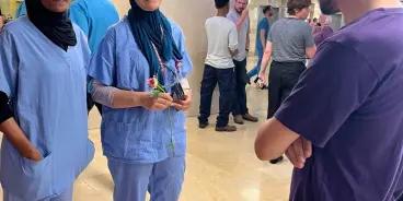 بالورود في وجه التحريض: ناشطو نقف معًا في نشاط تضامني بمستشفى رمبام دعمًا للطواقم...