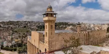 الخليل: الجيش الإسرائيلي يغلق الحرم الإبراهيمي بالكامل أمام المسلمين بذريعة الأعياد...