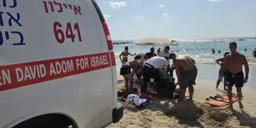 انتشال رجل من البحر في بات يام بحالة حرجة
