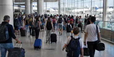 سلطة المطارات تتوقع عبور 3 ملايين مسافر خلال سبتمبر والأعياد ونصف مليون عبر المعابر...