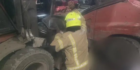 صور- البعينة نجيدات: مصرع عامل بعد أن علق تحت رافعة شوكية داخل مصنع
