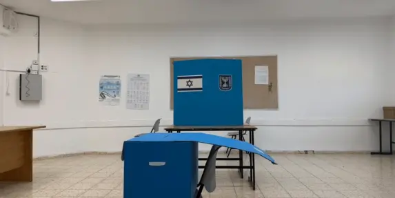 لجنة الانتخابات المركزية تنفي شائعات تتبع الناخبين وتؤكد سلامة الإجراءات