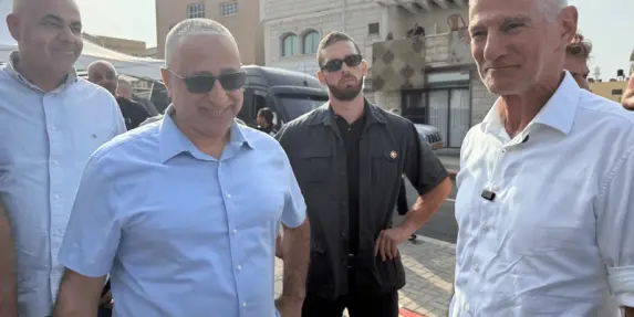  توقيف شخص بحوزته سكين قرب يائير غولان في تل أبيب بعد بلاغ حزبي والشرطة توضح 