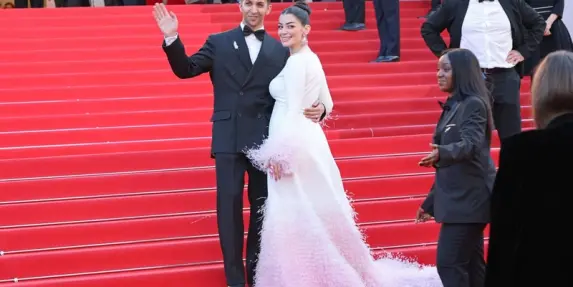 ليلى زاهر تكشف جنس جنينها في افتتاح CANNES
