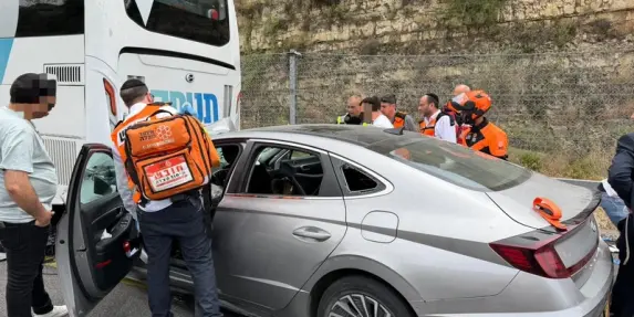 القدس: إصابات حرجة وخطيرة في حادث طرق مروع على شارع 1