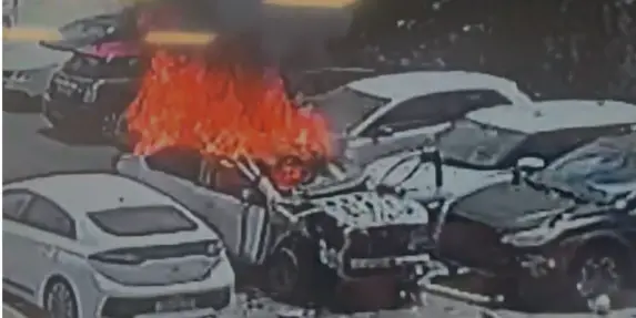 مشاهد مرعبة من قلنسوة وحولون - 5 قتلى عرب اثنان منهم في إنفجار سيارات مفخخة في غضون ساعات