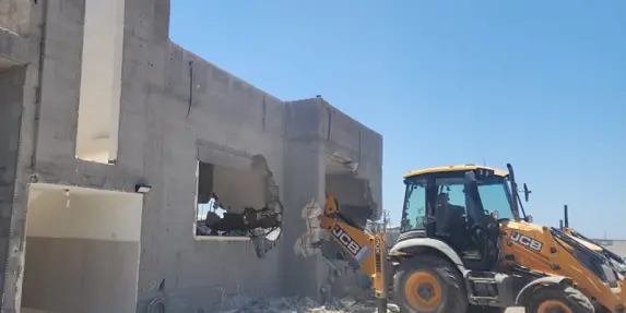 طمرة: هدم ذاتي لمنزل رائف حجازي بعد رفض الاستئناف