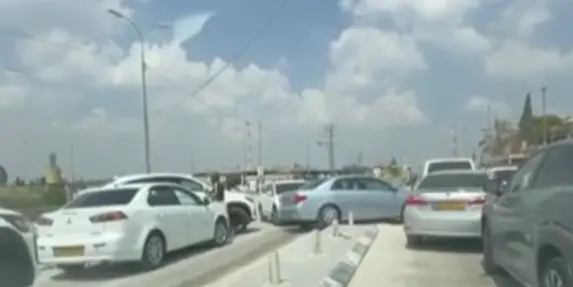 شاهدوا - اختناقات مرورية حادة على معبر الجلمة للخارجين من جنين