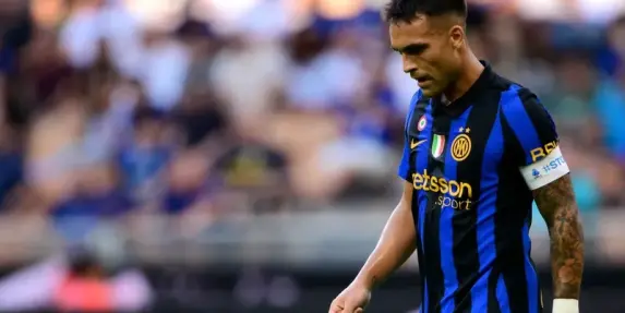 نجم إنتر ميلان فخور بارتباط اسمه ببرشلونة ولكنه يقرر البقاء