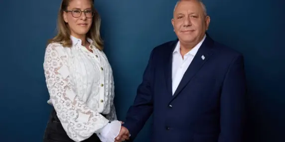 تعزيز سياسي : آيزنكوت يعلن انضمام  عدي ألتشولر لحزب 