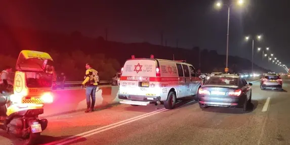 النقب: إصابة شابة (18 عامًا) بجراح خطيرة إثر جريمة إطلاق نار