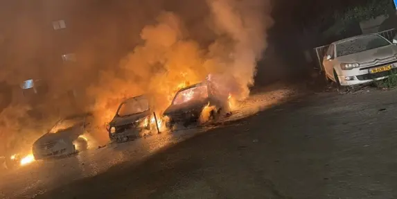 الناصرة: احتراق 5 سيارات فجر اليوم والشرطة تحقق