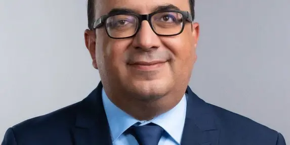 المستشارة القضائية للحكومة تمهد لشطب ترشح سامي أبو شحادة: 
