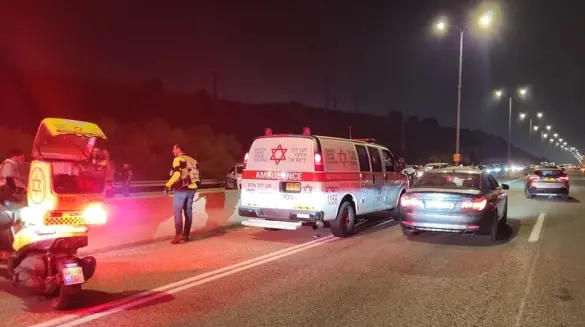 النقب: إصابة شابة (18 عامًا) بجراح خطيرة إثر جريمة إطلاق نار